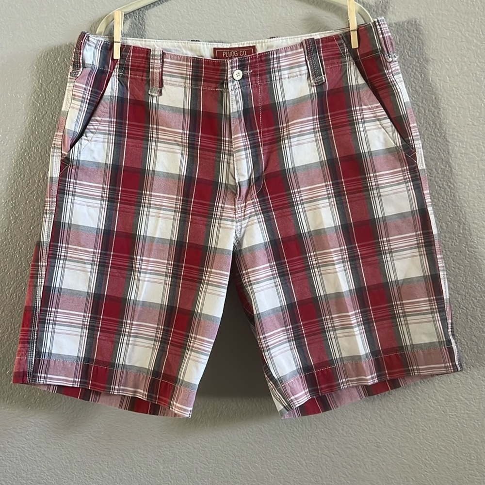 Plugg Red and White Plaid Men's Flat Front Shorts Size 38